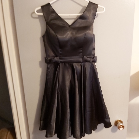 Beautiful little black party dress - Picture 2 of 4